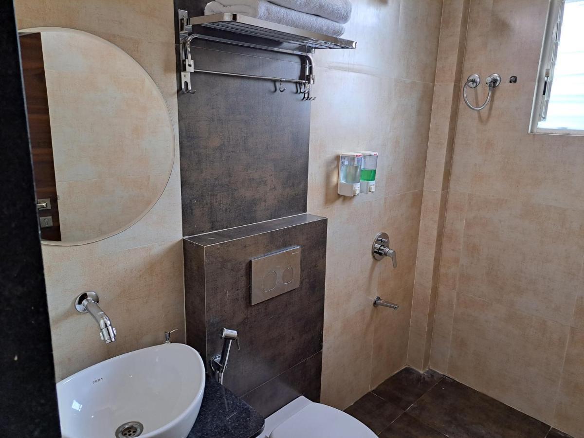 Отель Bouquet Residency Насик Экстерьер фото