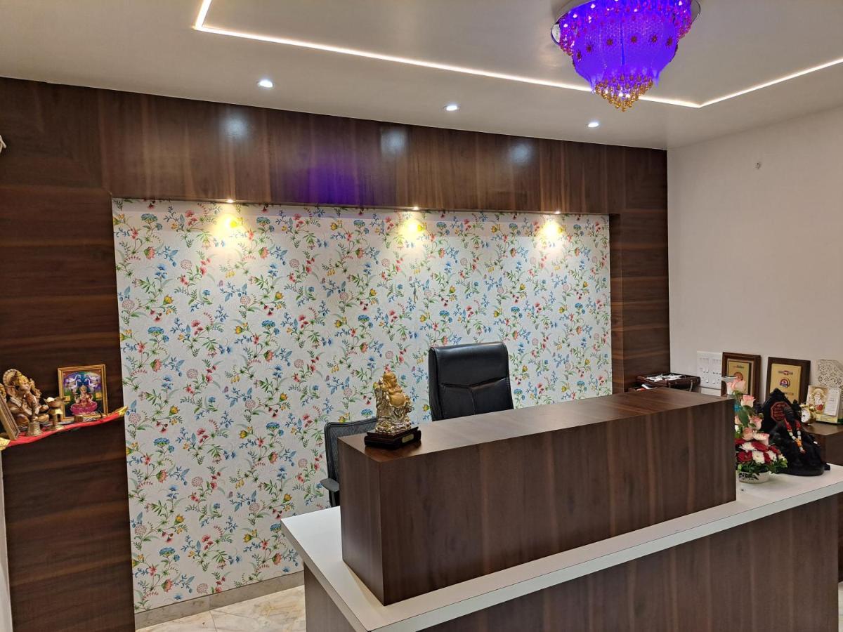 Отель Bouquet Residency Насик Экстерьер фото